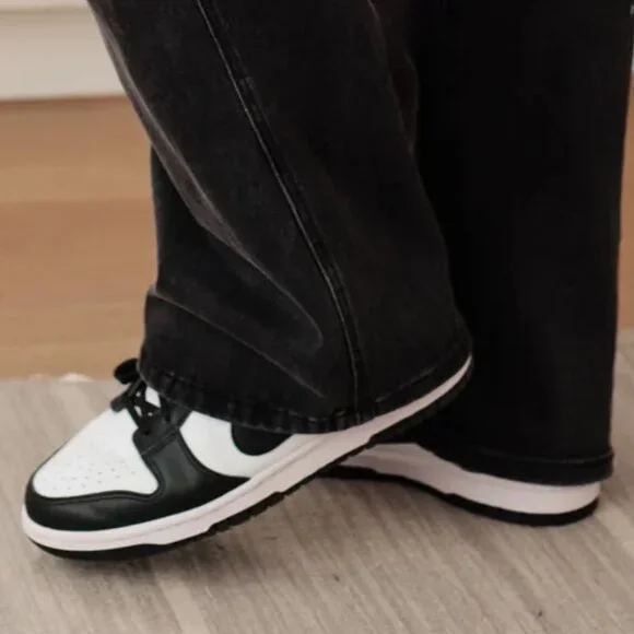 SUSANNAH HIGH RISE RIGID MAGIC 90'S DISTRESSED STRAIGHT JEANS IN BLACK - Picture 6 of 7